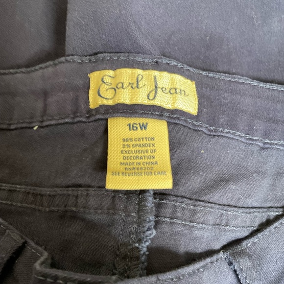 Earl Jean Capris - Picture 3 of 3